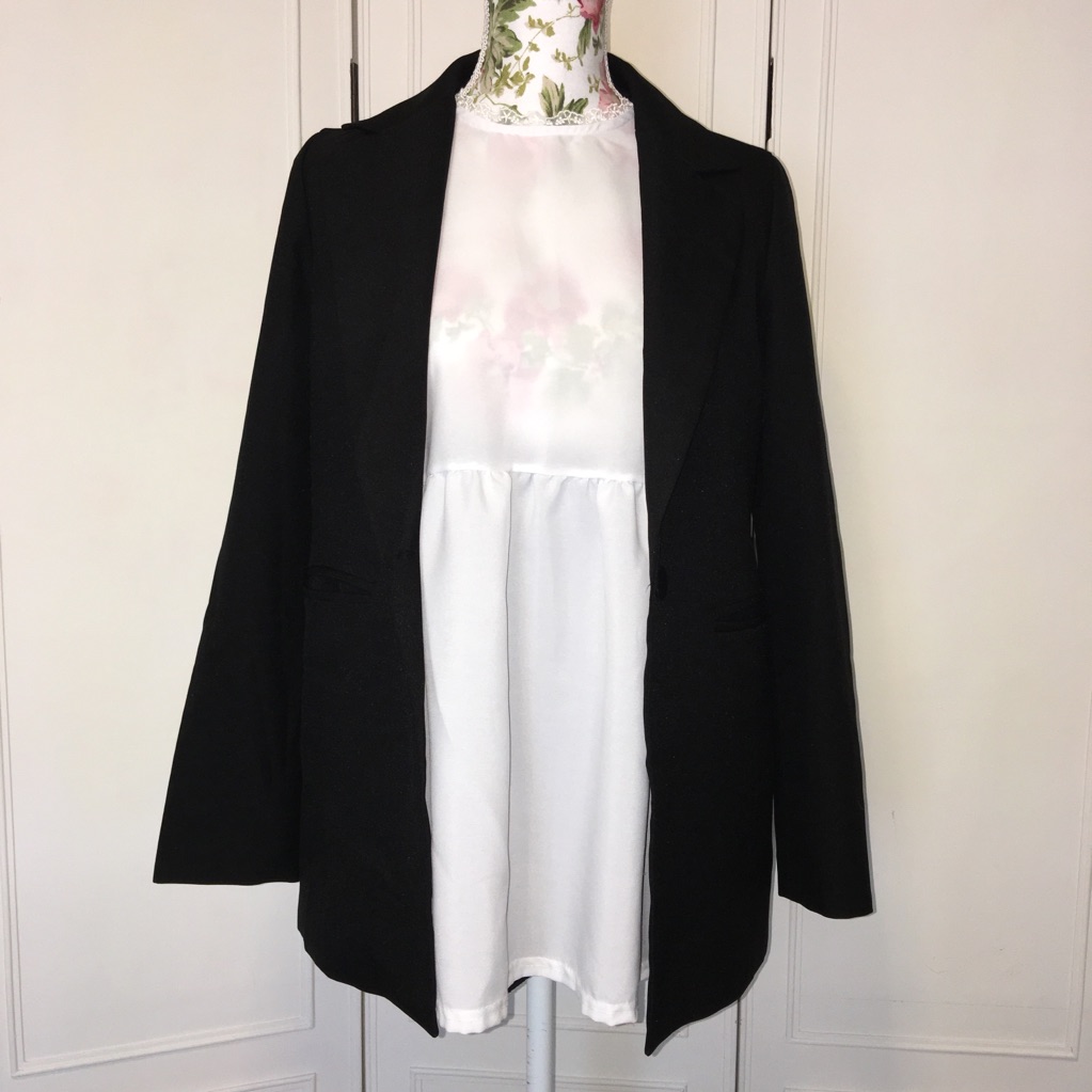 Black Buttoned Suits Jacket